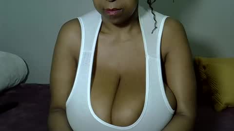 Snapshot of bustytessa37 chatting on May 12, 4:09 am bustytessa37 online show from May 12, 4:09 am
