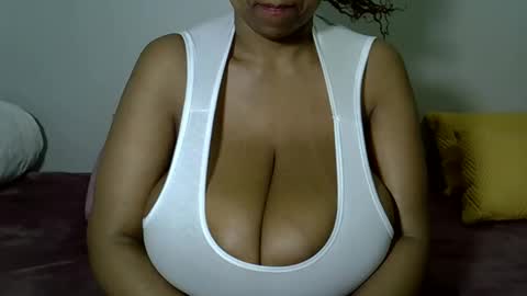 Snapshot of bustytessa37 chatting on May 12, 4:26 pm bustytessa37 online show from May 12, 4:26 pm