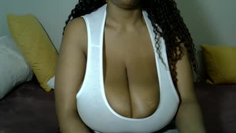 Snapshot of bustytessa37 chatting on May 13, 5:16 am bustytessa37 online show from May 13, 5:16 am