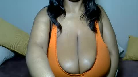 Snapshot of bustytessa37 chatting on June 5, 4:41 am bustytessa37 online show from June 5, 4:41 am