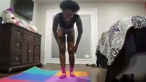 Snapshot of butt3rcup chatting on December 1, 4:50 am Goddess online show from December 1, 4:50 am