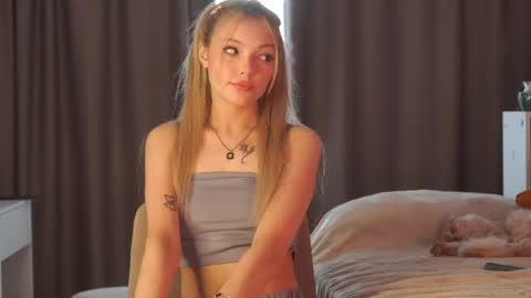 Snapshot of butteflai chatting on May 19, 7:37 am butteflai online show from May 19, 7:37 am