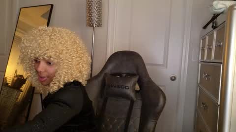 butterfly booty online show from December 17, 9:37 am