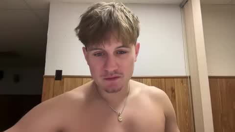 Snapshot of buzz5127 chatting on January 7, 3:53 am buzz5127 online show from January 7, 3:53 am