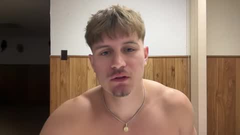 Snapshot of buzz5127 chatting on February 21, 7:42 am buzz5127 online show from February 21, 7:42 am