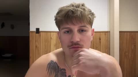 Snapshot of buzz5127 chatting on March 13, 5:36 am buzz5127 online show from March 13, 5:36 am