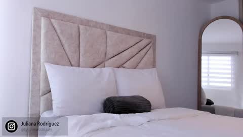 Snapshot of by_juliana chatting on September 19, 9:15 pm online show from September 19, 9:15 pm