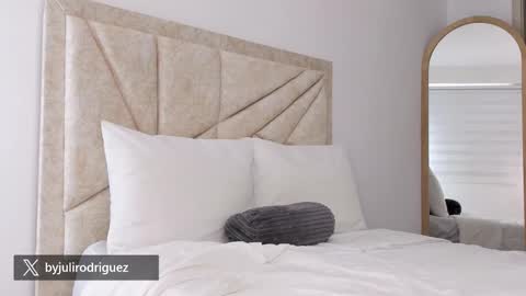 Snapshot of by_juliana chatting on January 16, 9:52 pm online show from January 16, 9:52 pm