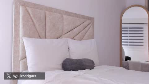 Snapshot of by_juliana chatting on February 3, 3:15 am online show from February 3, 3:15 am