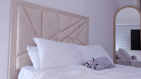 Snapshot of by_juliana chatting on February 27, 10:10 pm online show from February 27, 10:10 pm