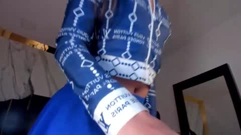 Snapshot of bylie_hills chatting on June 2, 9:39 pm bylie_hills online show from June 2, 9:39 pm
