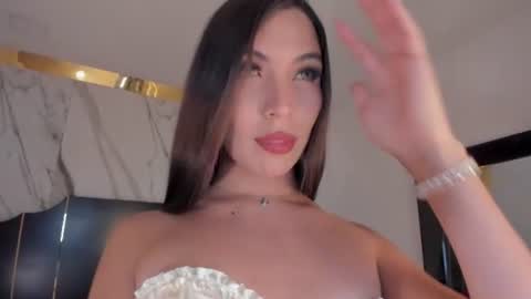 Snapshot of bylie_hills chatting on June 17, 10:00 pm bylie_hills online show from June 17, 10:00 pm