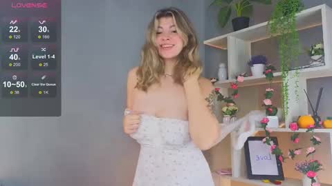 Snapshot of byteblush chatting on December 7, 11:18 am Kira online show from December 7, 11:18 am