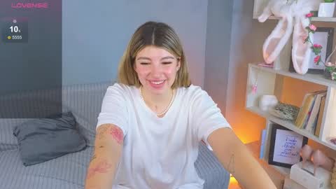 Snapshot of byteblush chatting on January 11, 11:12 am Kira online show from January 11, 11:12 am