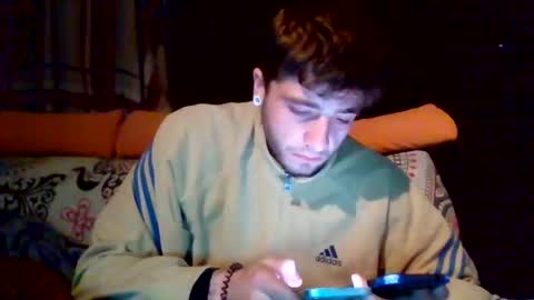 Snapshot of c2cv33x chatting on December 21, 6:23 pm tu papii online show from December 21, 6:23 pm