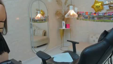 Camii Sweet  online show from June 15, 8:00 pm