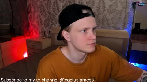 Snapshot of cactusjames_69 chatting on October 2, 7:10 pm James online show from October 2, 7:10 pm