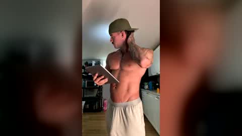Snapshot of cadenhunterr chatting on July 22, 4:10 pm cadenhunterr online show from July 22, 4:10 pm