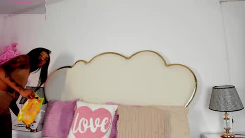 Snapshot of cahitlinbel chatting on October 28, 7:23 am Cahitlin online show from October 28, 7:23 am