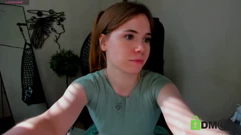 Snapshot of caitlin_c chatting on June 9, 5:08 am caitlin_c online show from June 9, 5:08 am