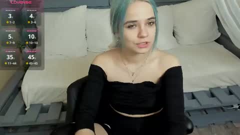 Snapshot of caitlin_crazy chatting on June 20, 10:29 am Gina online show from June 20, 10:29 am