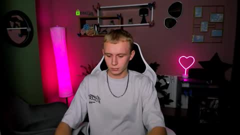 Snapshot of caleb_lichi chatting on November 30, 8:13 pm aleb online show from November 30, 8:13 pm