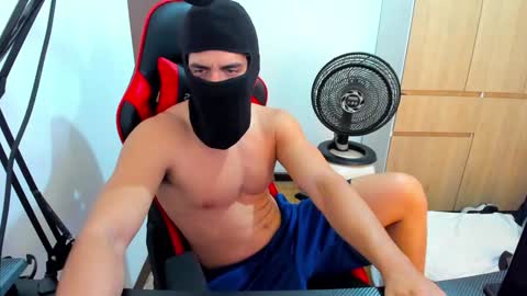 Snapshot of calihotcaliente27 chatting on December 7, 7:32 pm calihotcaliente27 online show from December 7, 7:32 pm