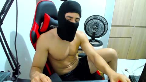 Snapshot of calihotcaliente27 chatting on December 8, 6:33 am calihotcaliente27 online show from December 8, 6:33 am