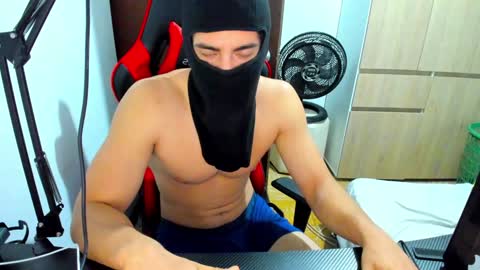 Snapshot of calihotcaliente27 chatting on December 10, 10:49 am calihotcaliente27 online show from December 10, 10:49 am