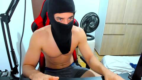 Snapshot of calihotcaliente27 chatting on December 11, 11:51 am calihotcaliente27 online show from December 11, 11:51 am