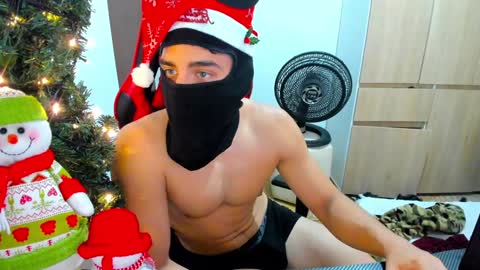 Snapshot of calihotcaliente27 chatting on December 18, 5:10 pm calihotcaliente27 online show from December 18, 5:10 pm