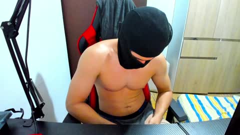 Snapshot of calihotcaliente27 chatting on January 17, 10:00 am calihotcaliente27 online show from January 17, 10:00 am