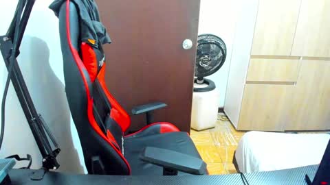 Snapshot of calihotcaliente27 chatting on January 20, 1:11 pm calihotcaliente27 online show from January 20, 1:11 pm