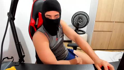 Snapshot of calihotcaliente27 chatting on February 19, 2:01 pm calihotcaliente27 online show from February 19, 2:01 pm