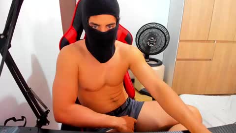 Snapshot of calihotcaliente27 chatting on March 11, 6:30 pm calihotcaliente27 online show from March 11, 6:30 pm