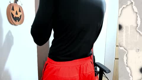 Snapshot of calihotcaliente27 chatting on October 28, 12:09 pm calihotcaliente27 online show from October 28, 12:09 pm