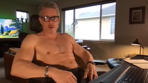 Snapshot of calirsedmo chatting on February 13, 8:27 pm calirsedmo online show from February 13, 8:27 pm