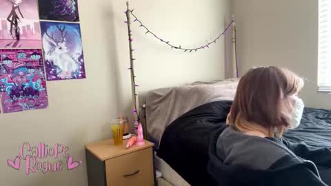 Snapshot of callioperogue chatting on October 4, 9:46 pm Calliope Rogue online show from October 4, 9:46 pm