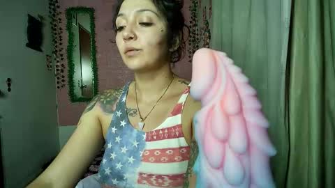 Snapshot of callme_lolas chatting on December 17, 11:00 pm paula online show from December 17, 11:00 pm