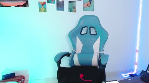 callmebluee online show from May 15, 1:12 am