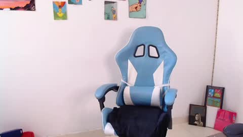 callmebluee online show from May 22, 5:40 pm