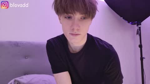 Snapshot of callmenineoneseven chatting on December 16, 11:21 pm Nick online show from December 16, 11:21 pm