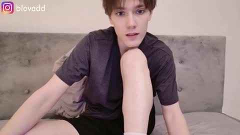 Snapshot of callmenineoneseven chatting on February 17, 11:33 pm Nick online show from February 17, 11:33 pm