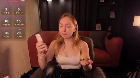 Snapshot of callmenora chatting on November 13, 6:01 am Nora online show from November 13, 6:01 am