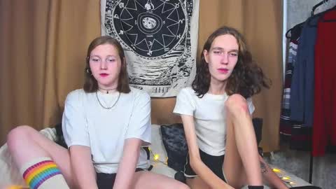 Snapshot of calvin_kevin_grem chatting on March 12, 5:57 am Calvin Kevin Grem online show from March 12, 5:57 am