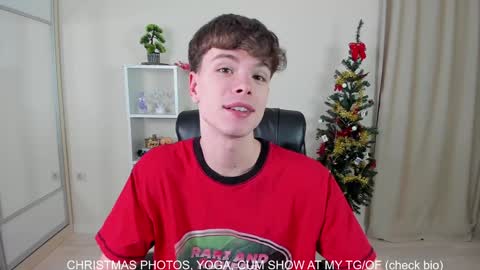 Snapshot of calvin_loves_you chatting on December 25, 7:02 pm Hey I am Calvin online show from December 25, 7:02 pm