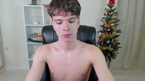 Snapshot of calvin_loves_you chatting on December 29, 10:14 pm Hey I am Calvin online show from December 29, 10:14 pm