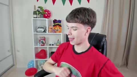 Snapshot of calvin_loves_you chatting on March 6, 7:10 pm Hey I am Calvin online show from March 6, 7:10 pm