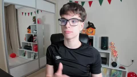 Snapshot of calvin_loves_you chatting on March 8, 7:09 pm Hey I am Calvin online show from March 8, 7:09 pm