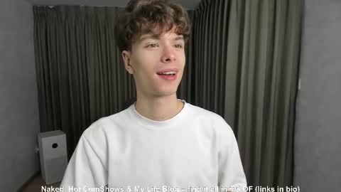 Snapshot of calvin_loves_you chatting on October 22, 2:06 pm Hey I am Calvin online show from October 22, 2:06 pm